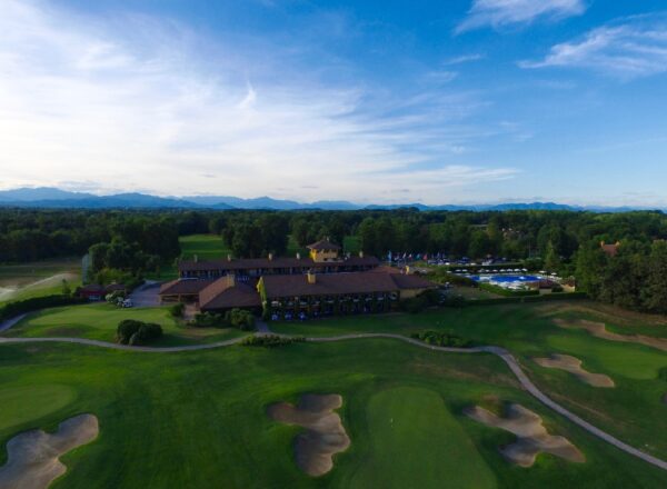 Golf Club Castelconturbia - Club House and swimming pool